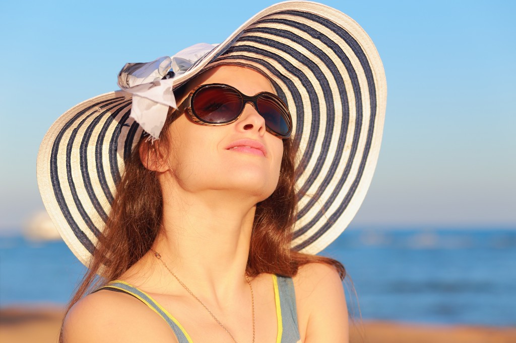 Reasons to Buy Beach Sunglasses for Men and Women